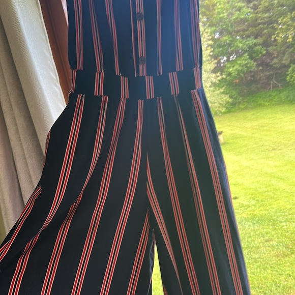 Trying to get new clothes and wanting to declutter… worn like 3 times - Picture 4 of 4